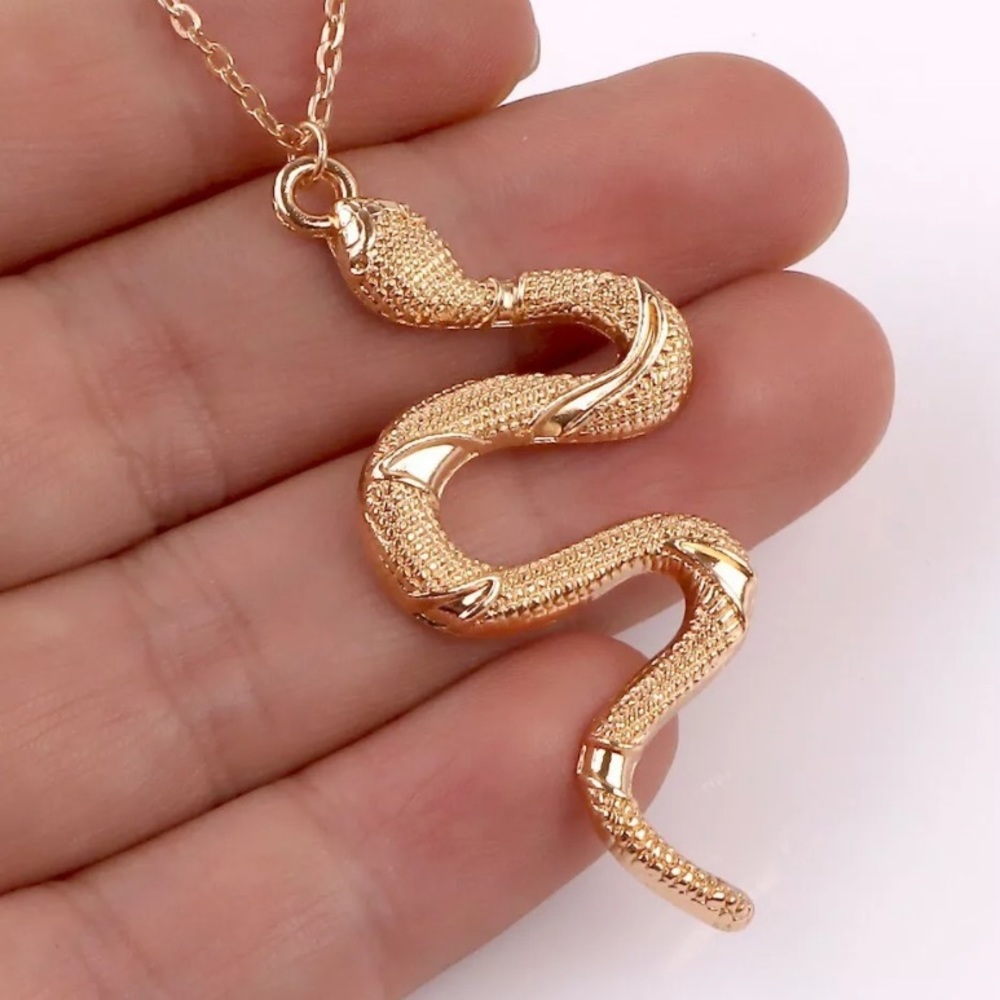 ( 20 Inch ) Gold Toned Link Necklace with Handmade Snake Charm Pendant